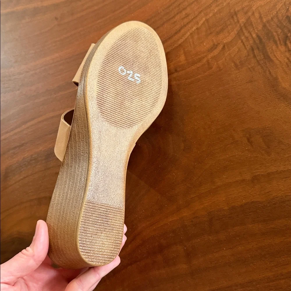 Sophia Milano Nude Slide Sandals size 8 - Picture 9 of 12